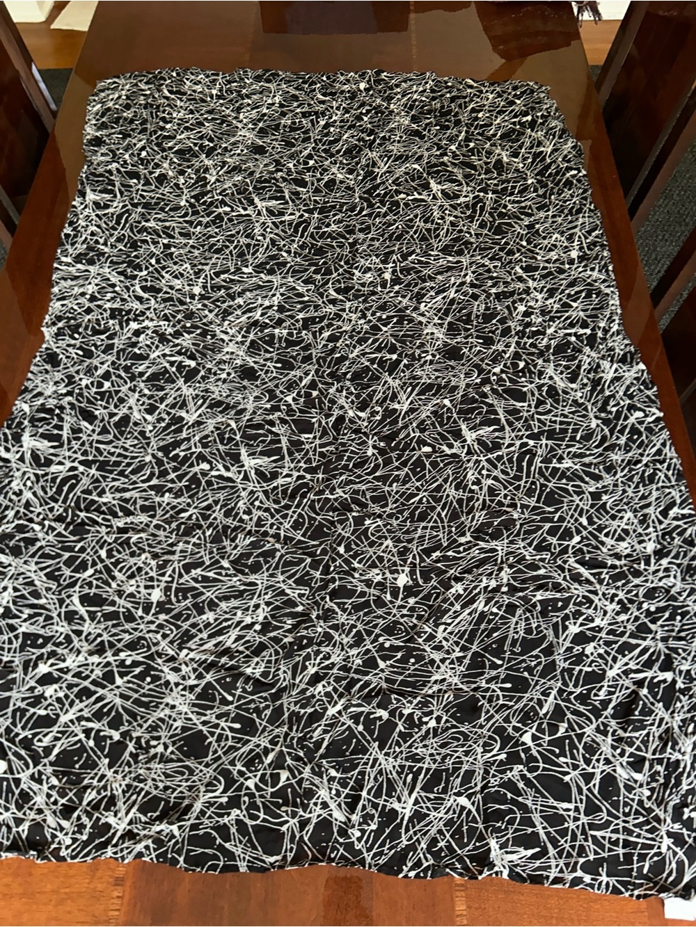 Black & White Abstract Print Women's Scarf 37“ x 55“ - Picture 4 of 7